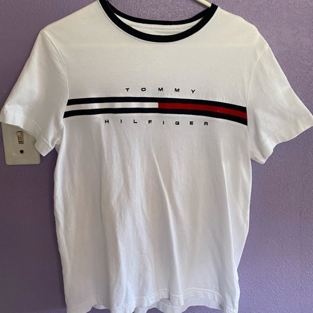 White tommy hilfiger shirt